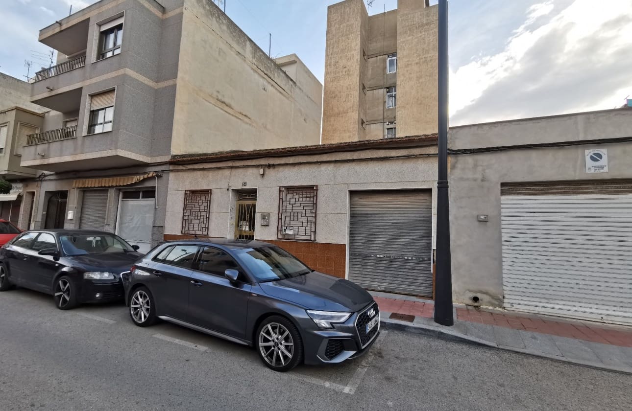 2 bedroom Villa for sale in Guardamar del Segura - € 165,000 (Ref: 9613096)