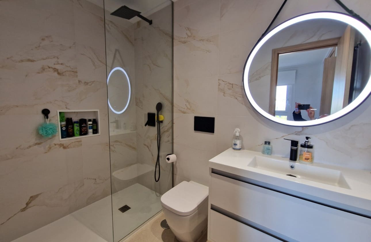 3 bedroom Apartment for sale in Guardamar del Segura with pool - € 264,900 (Ref: 9613097)