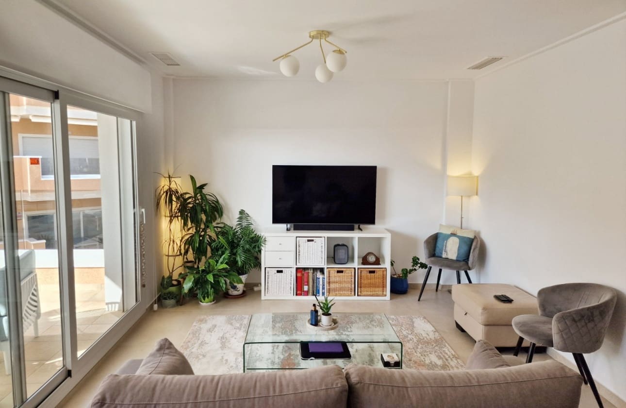 3 bedroom Apartment for sale in Guardamar del Segura with pool - € 264,900 (Ref: 9613097)