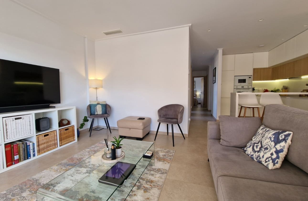 3 bedroom Apartment for sale in Guardamar del Segura with pool - € 264,900 (Ref: 9613097)