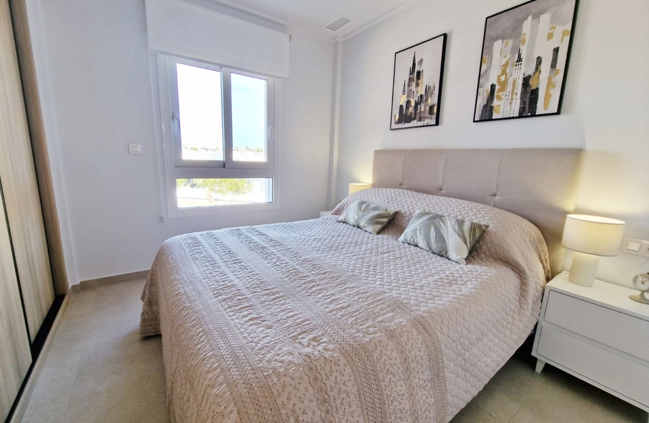 3 bedroom Apartment for sale in Guardamar del Segura with pool - € 264,900 (Ref: 9613097)