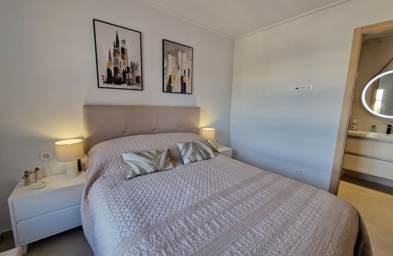 3 bedroom Apartment for sale in Guardamar del Segura with pool - € 264,900 (Ref: 9613097)