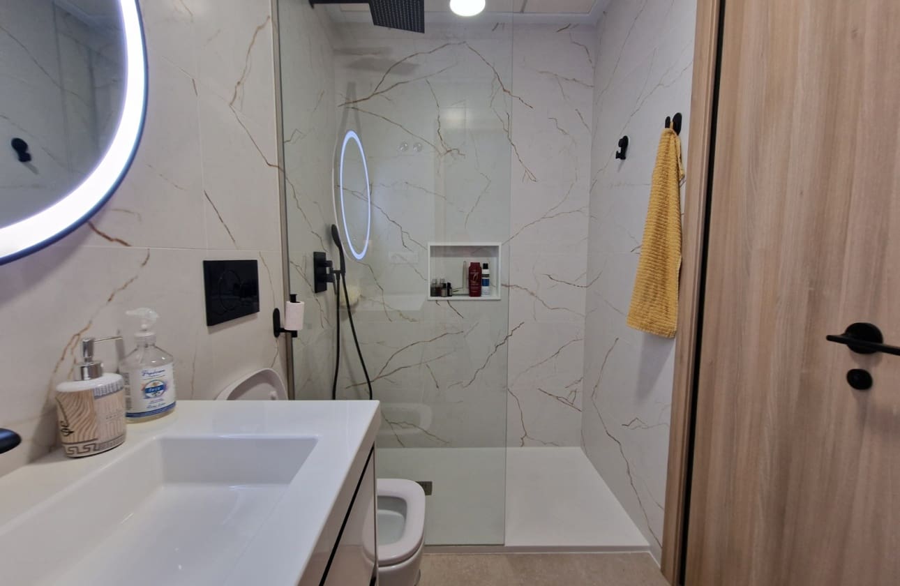 3 bedroom Apartment for sale in Guardamar del Segura with pool - € 264,900 (Ref: 9613097)