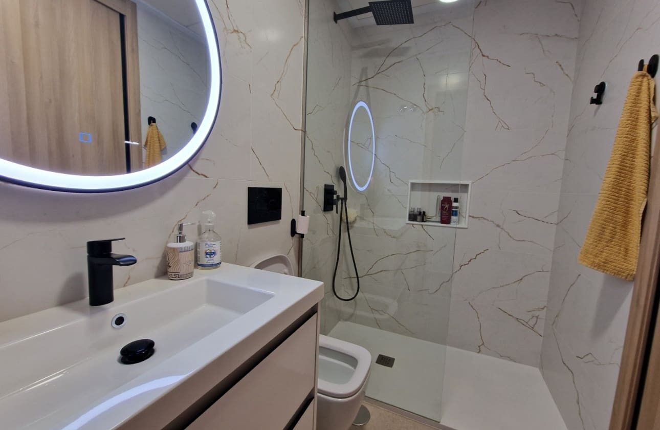 3 bedroom Apartment for sale in Guardamar del Segura with pool - € 264,900 (Ref: 9613097)