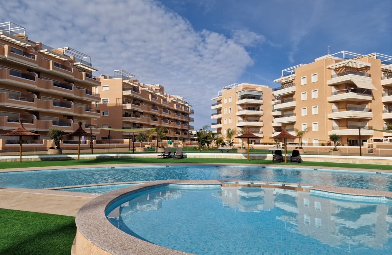 3 bedroom Apartment for sale in Guardamar del Segura with pool - € 264,900 (Ref: 9613097)