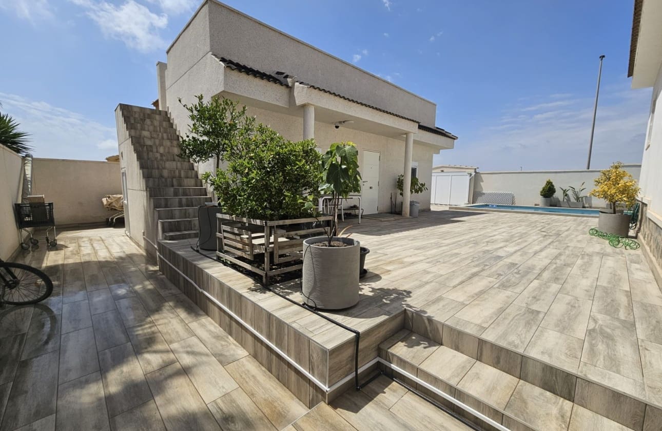 4 makuuhuone Huvila myytävänä paikassa Lo Pepin mukana uima-altaan - 450 000 € (Ref: 9613098)