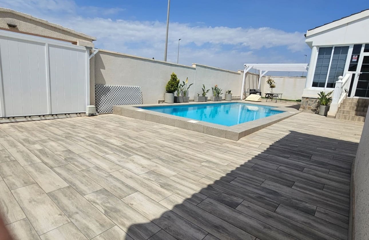 4 makuuhuone Huvila myytävänä paikassa Lo Pepin mukana uima-altaan - 450 000 € (Ref: 9613098)