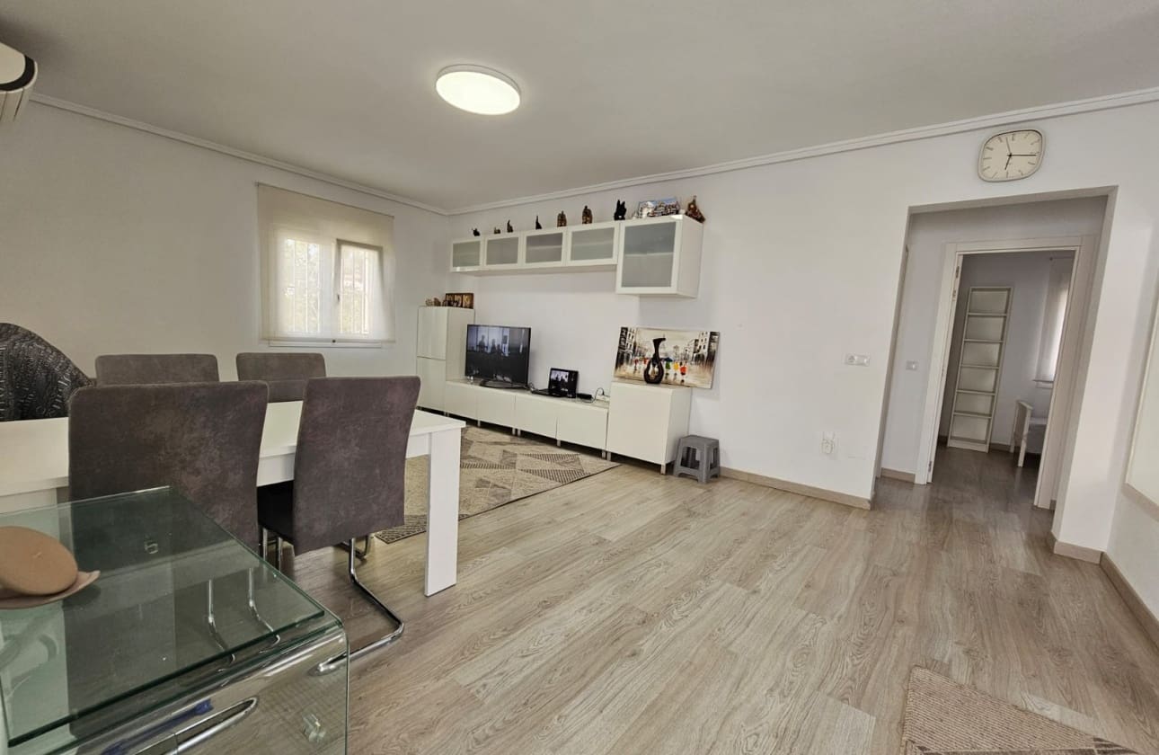 4 makuuhuone Huvila myytävänä paikassa Lo Pepin mukana uima-altaan - 450 000 € (Ref: 9613098)