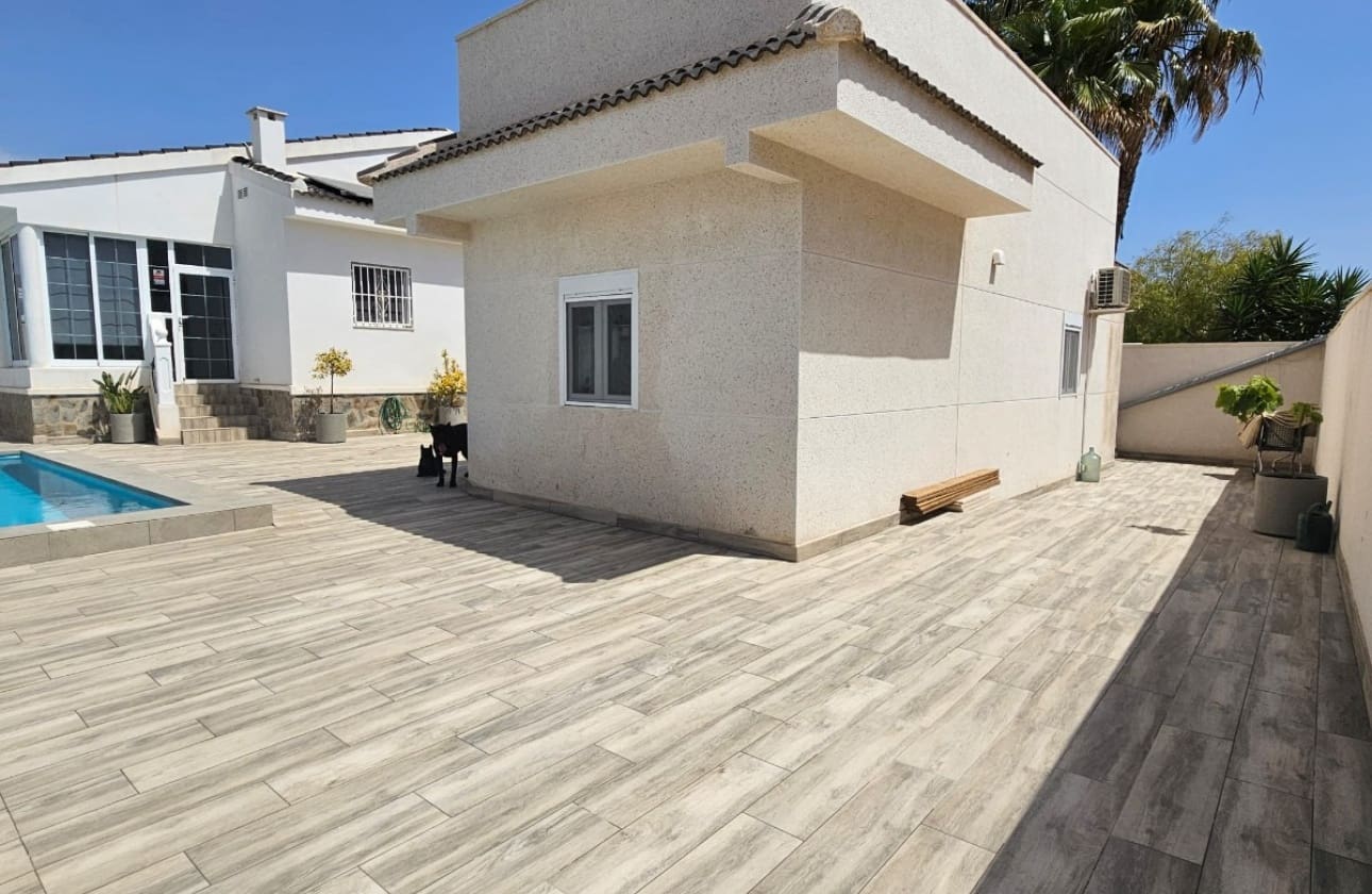 4 makuuhuone Huvila myytävänä paikassa Lo Pepin mukana uima-altaan - 450 000 € (Ref: 9613098)