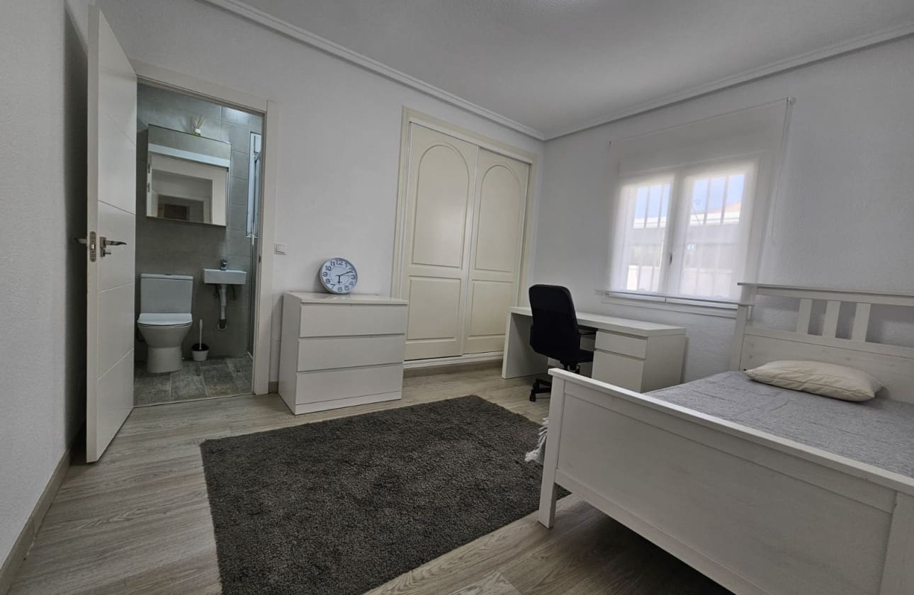 4 makuuhuone Huvila myytävänä paikassa Lo Pepin mukana uima-altaan - 450 000 € (Ref: 9613098)