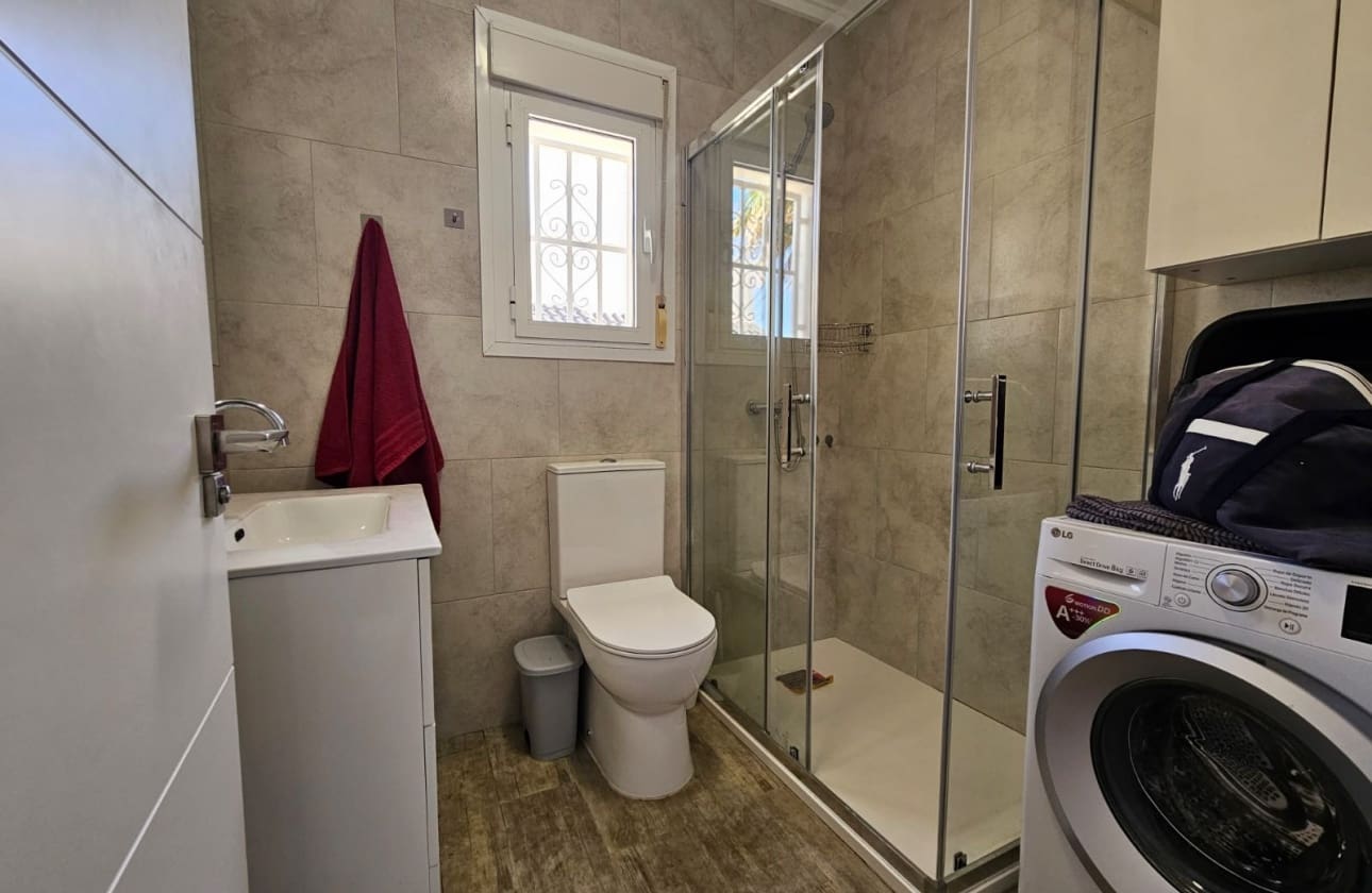 4 makuuhuone Huvila myytävänä paikassa Lo Pepin mukana uima-altaan - 450 000 € (Ref: 9613098)