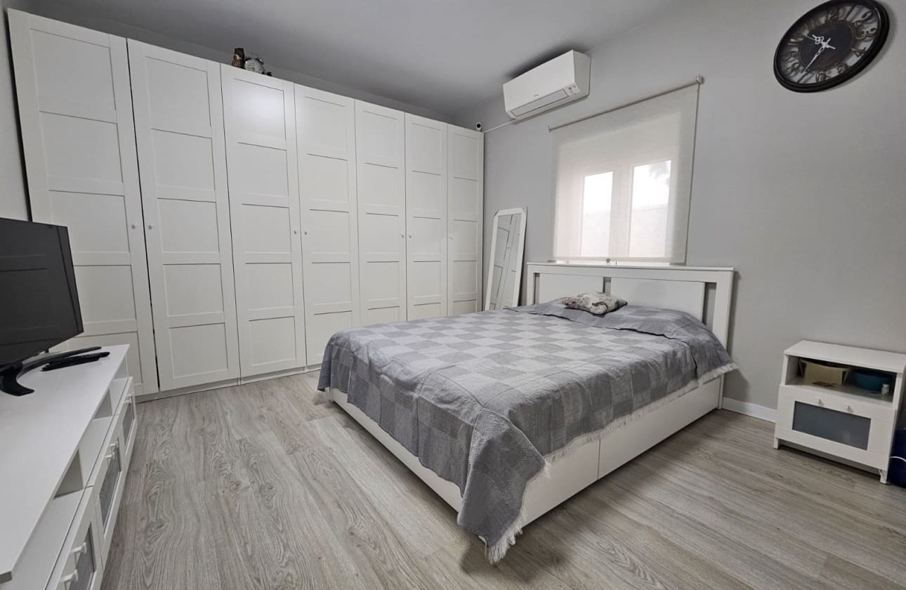 4 makuuhuone Huvila myytävänä paikassa Lo Pepin mukana uima-altaan - 450 000 € (Ref: 9613098)