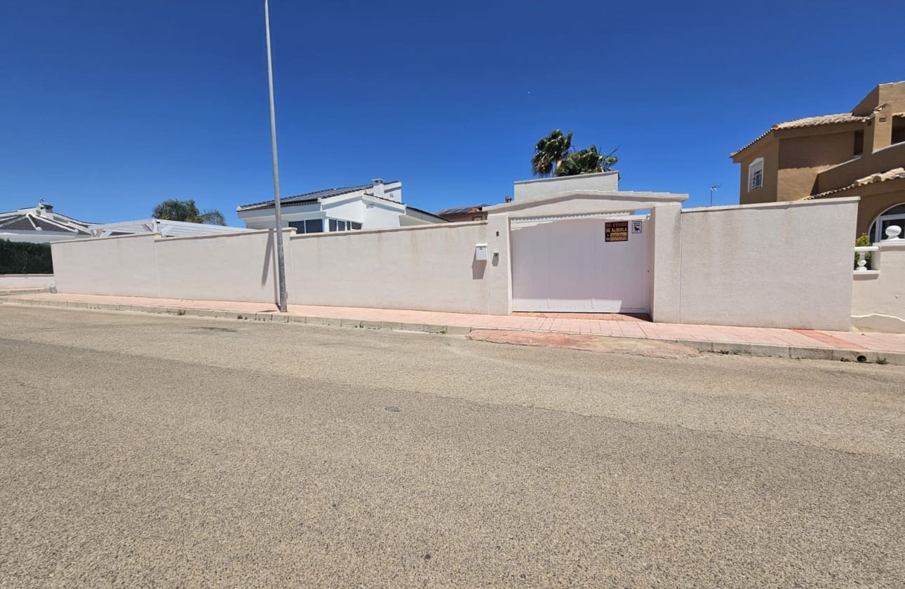 4 makuuhuone Huvila myytävänä paikassa Lo Pepin mukana uima-altaan - 450 000 € (Ref: 9613098)