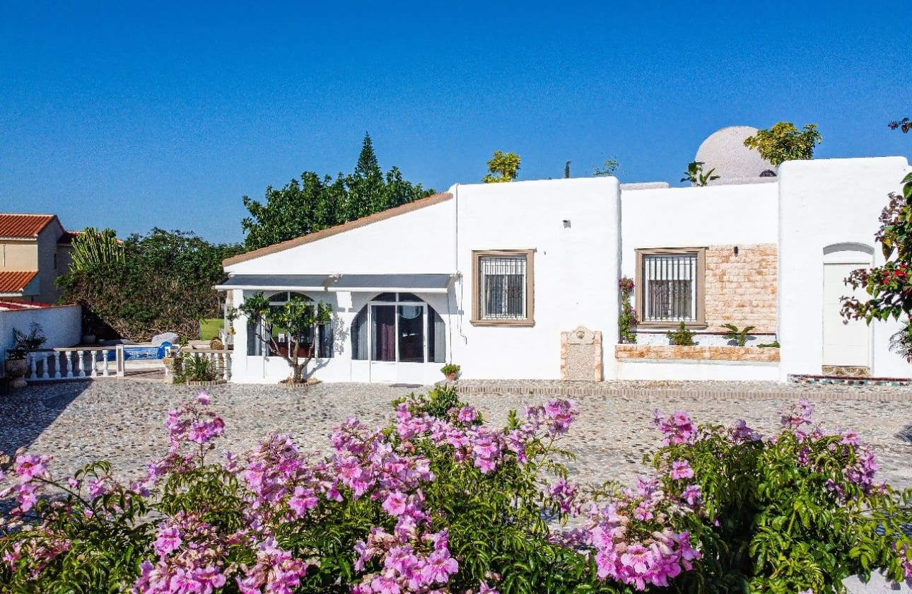 Chalet de 5 habitaciones en Ciudad Quesada en venta con piscina garaje - 420.000 € (Ref: 9618733)