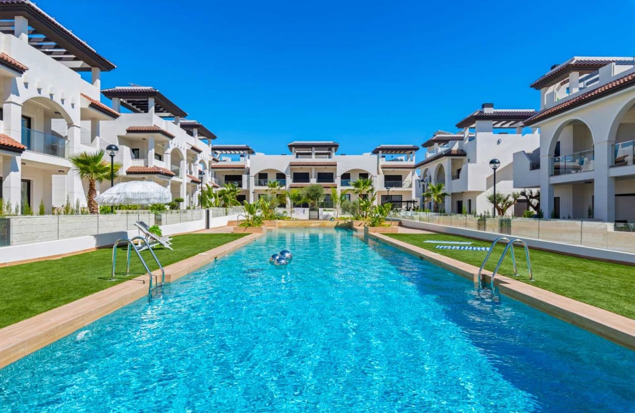 Bungalow de 2 habitaciones en Rojales en venta con piscina - 313.000 € (Ref: 9622072)