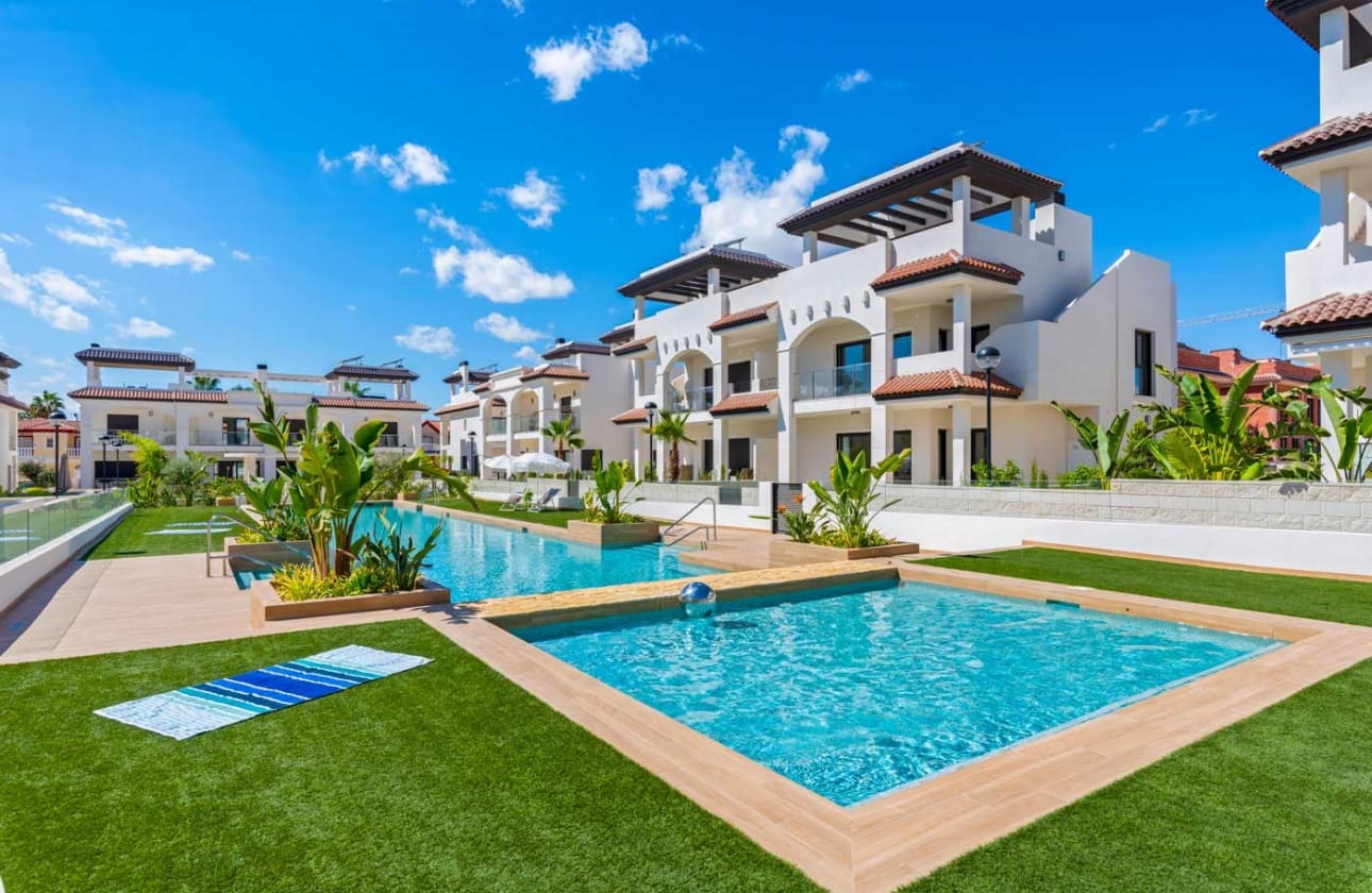 Bungalow de 2 habitaciones en Rojales en venta con piscina - 313.000 € (Ref: 9622072)