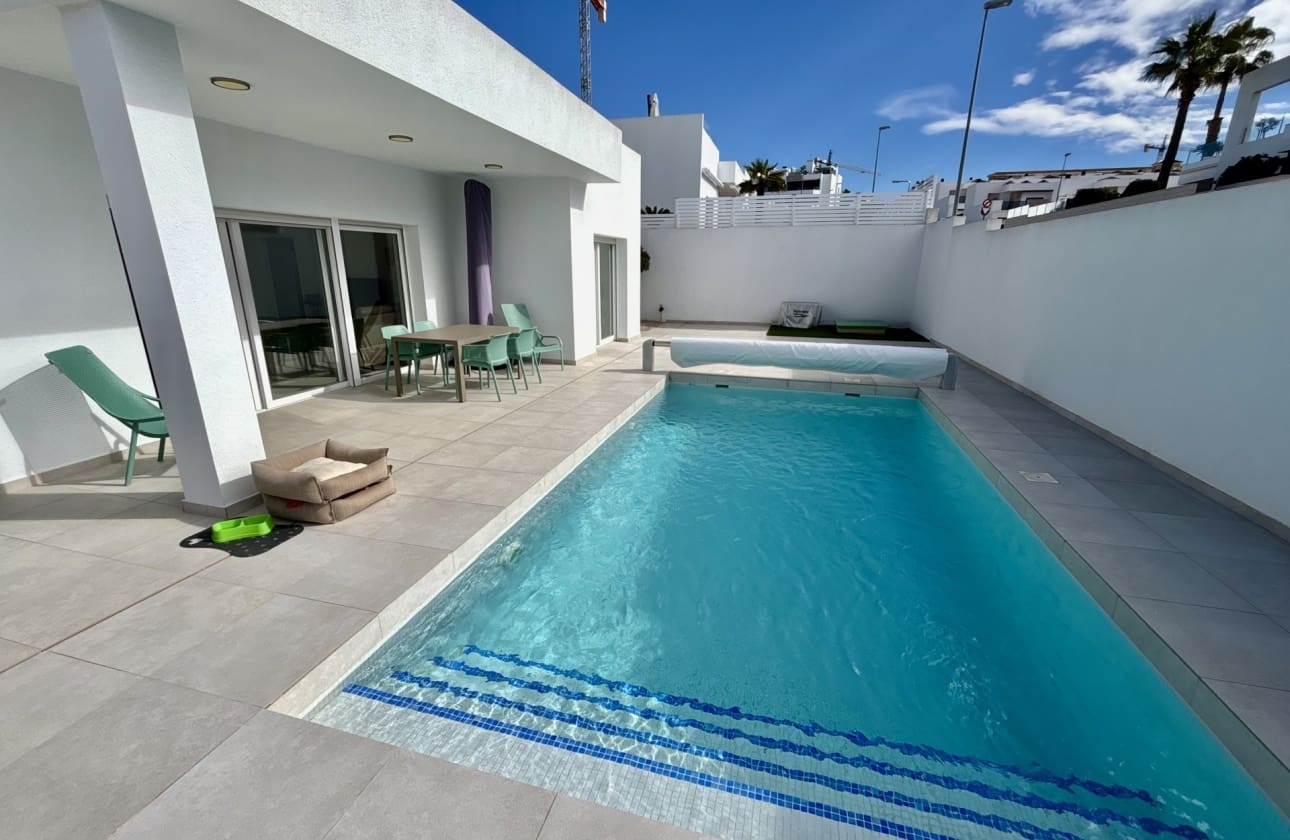 3 bedroom Villa for sale in Benijofar - € 569,500 (Ref: 9622106)