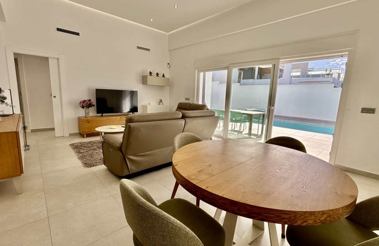 3 bedroom Villa for sale in Benijofar - € 569,500 (Ref: 9622106)