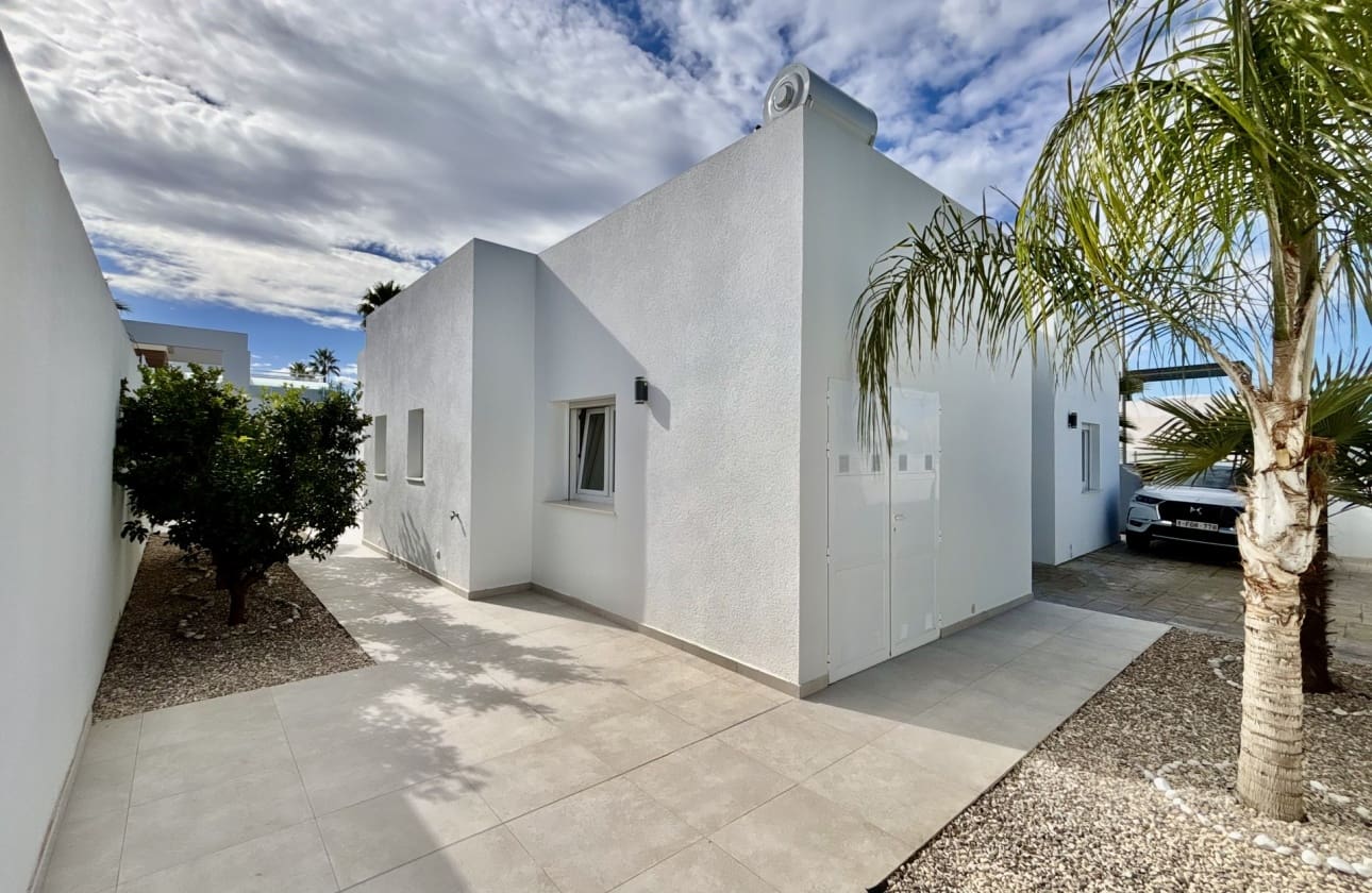 3 bedroom Villa for sale in Benijofar - € 569,500 (Ref: 9622106)