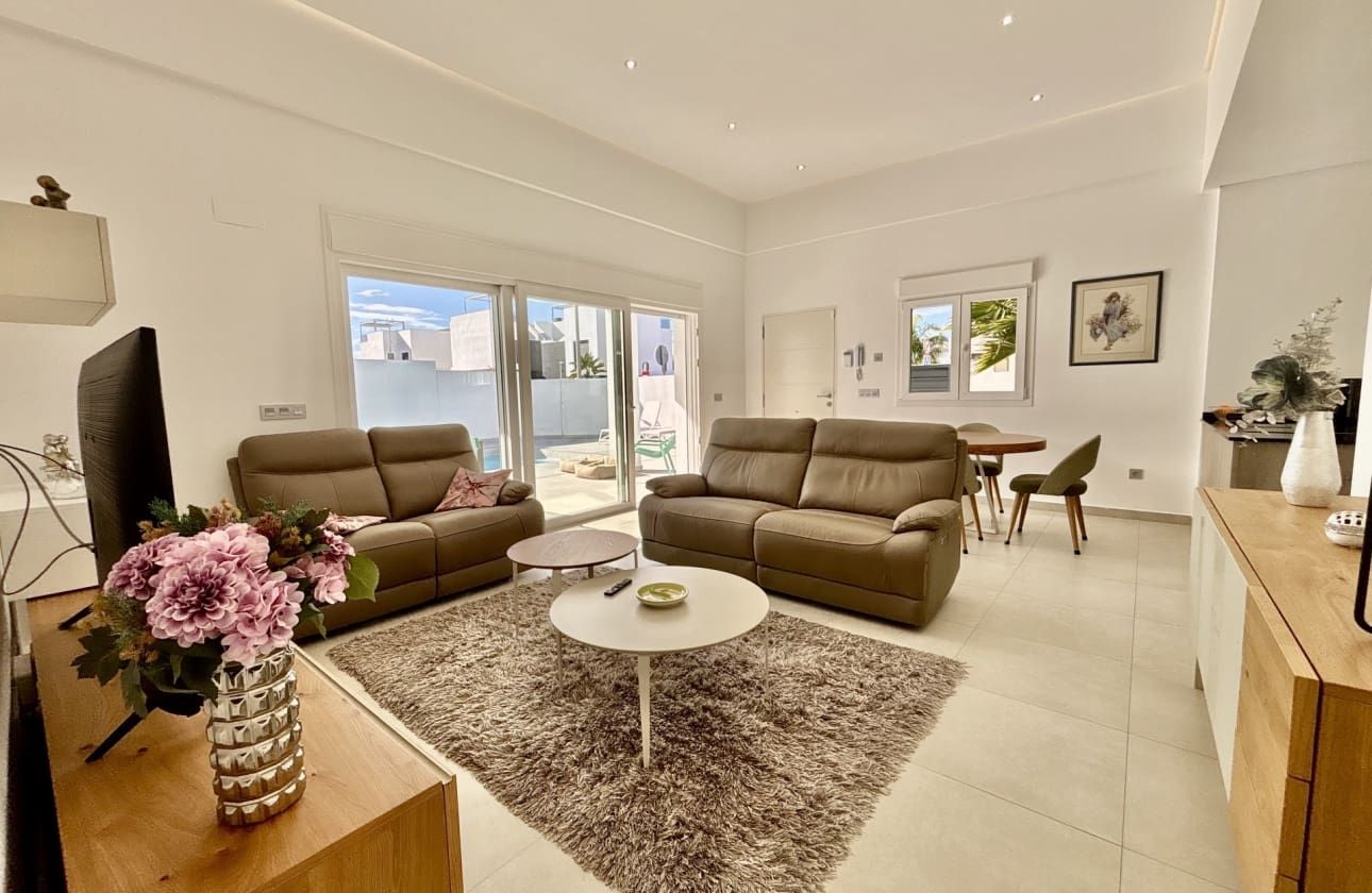 3 bedroom Villa for sale in Benijofar - € 569,500 (Ref: 9622106)