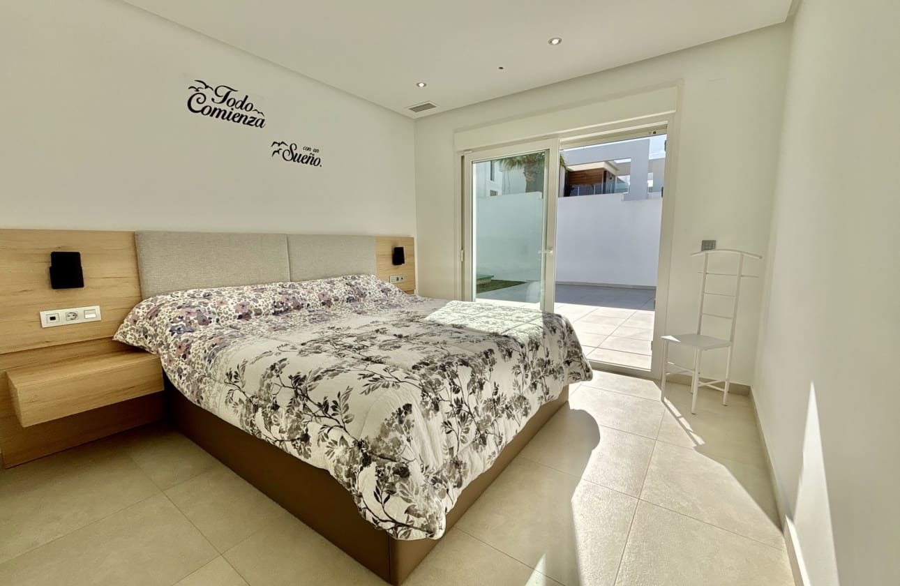 3 bedroom Villa for sale in Benijofar - € 569,500 (Ref: 9622106)