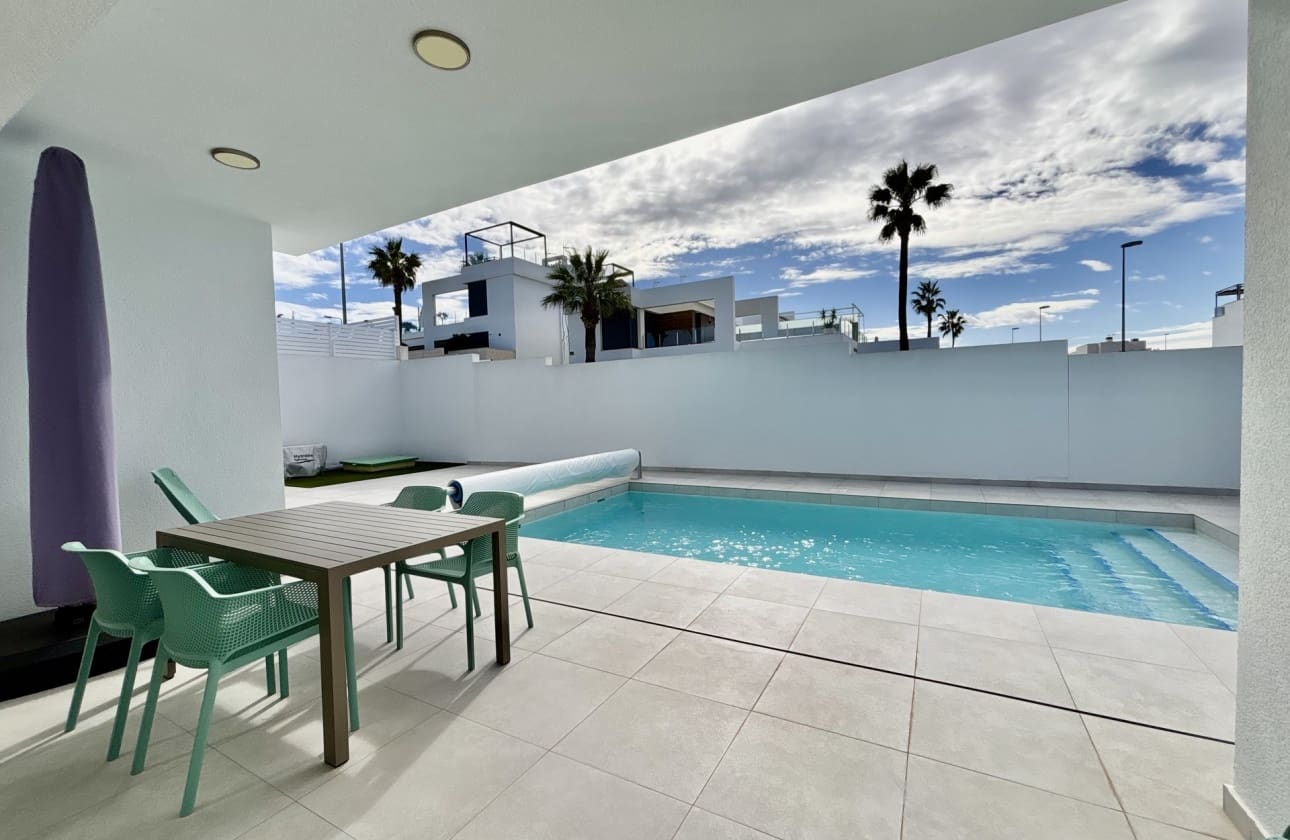 3 bedroom Villa for sale in Benijofar - € 569,500 (Ref: 9622106)