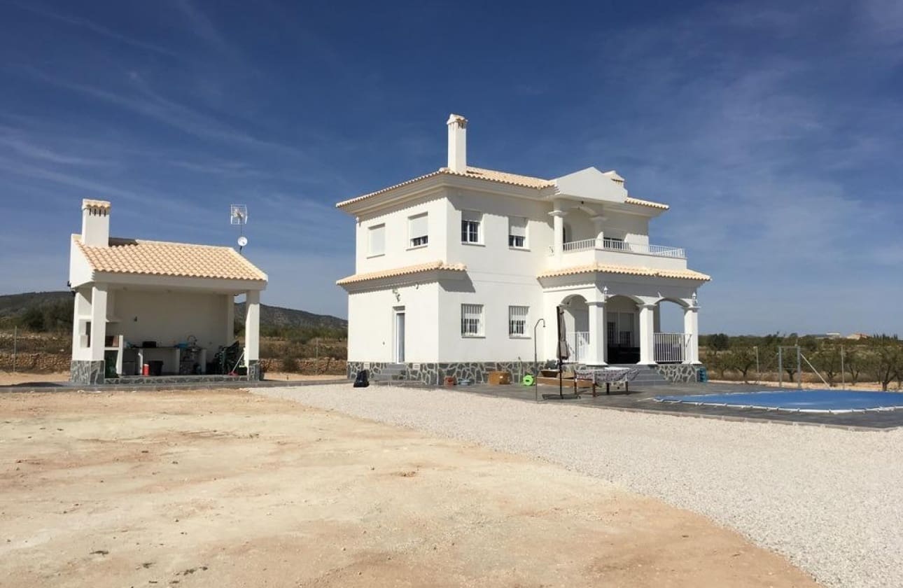 6 bedroom Villa for sale in Pinoso - € 611,000 (Ref: 9622115)