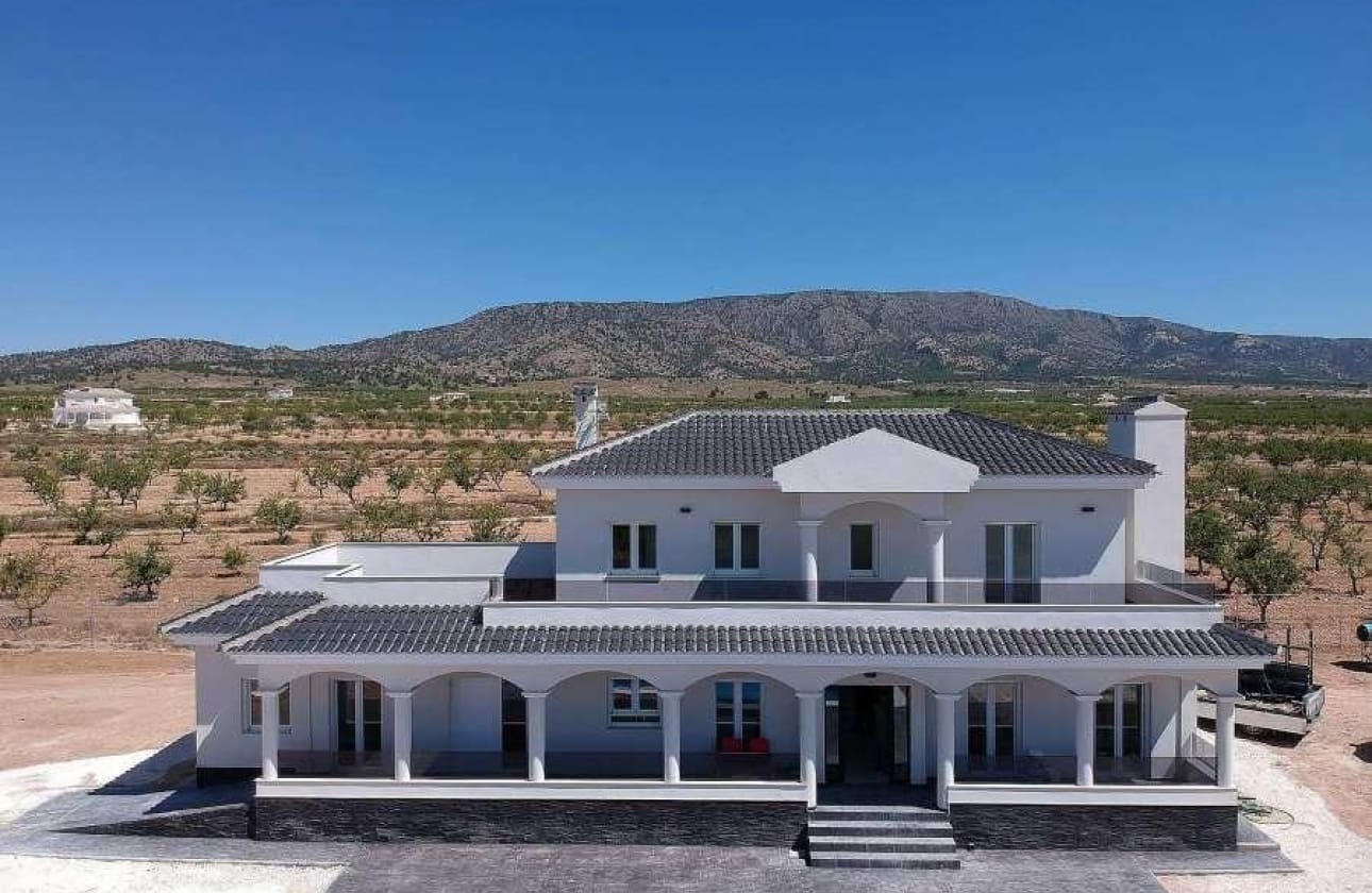 6 bedroom Villa for sale in Pinoso - € 611,000 (Ref: 9622115)
