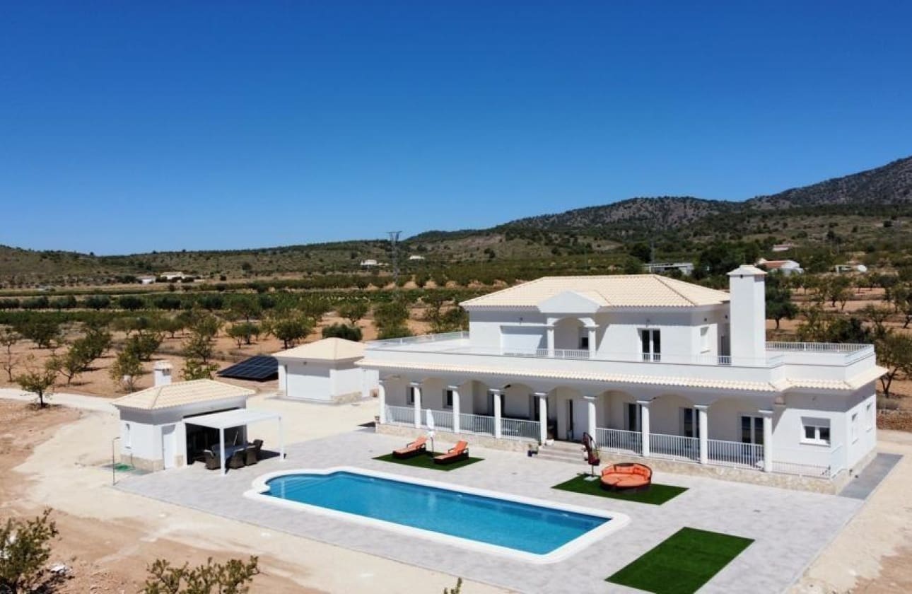 6 bedroom Villa for sale in Pinoso - € 611,000 (Ref: 9622115)