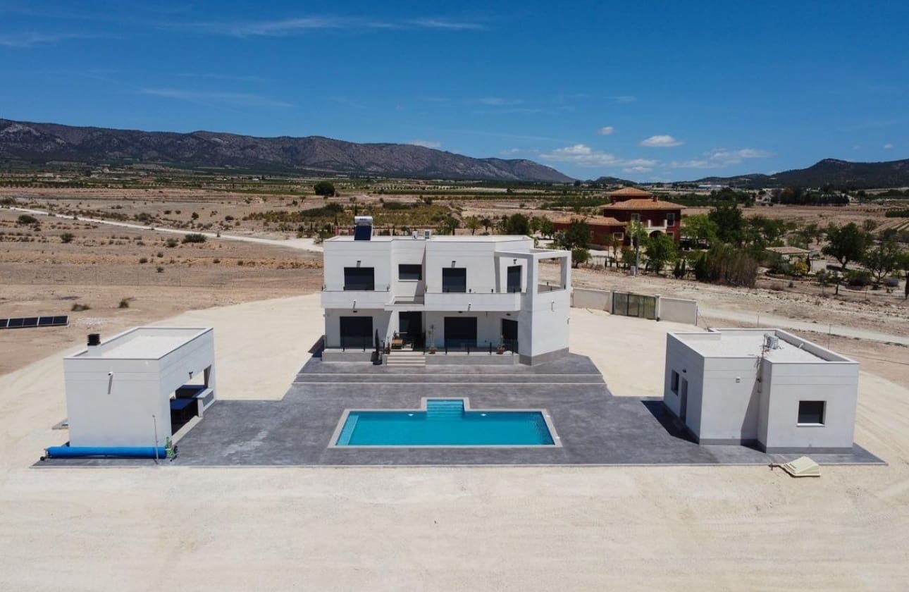 6 bedroom Villa for sale in Pinoso - € 611,000 (Ref: 9622115)