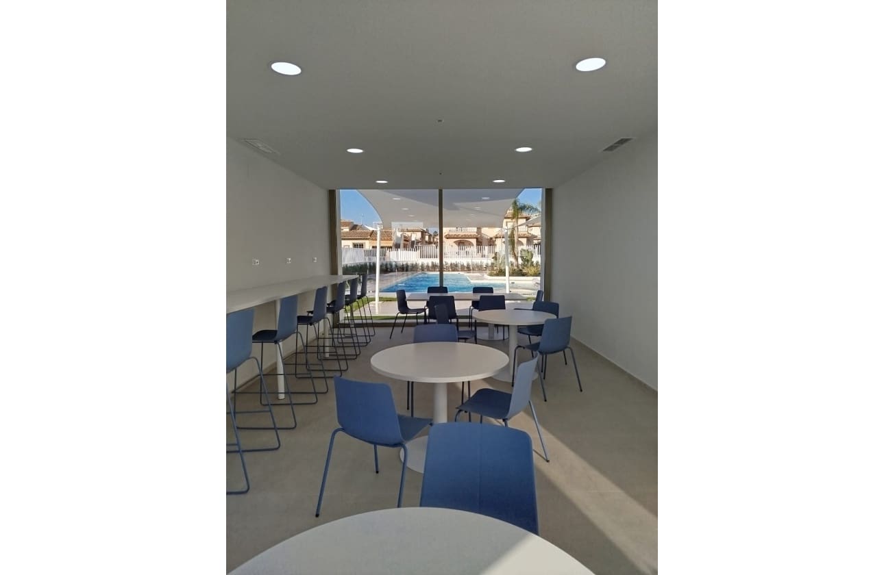 2 makuuhuone Bungalow myytävänä paikassa Cabo Roig mukana uima-altaan - 399 000 € (Ref: 9622131)