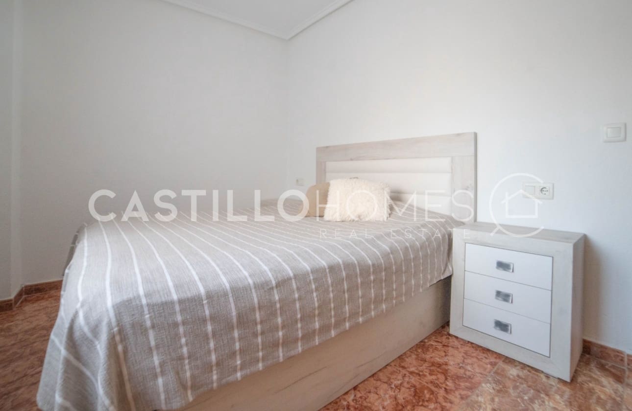 2 slaapkamer Penthouse te koop in Torrevieja - € 145.000 (Ref: 9622140)