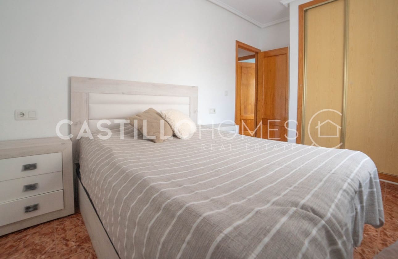 2 slaapkamer Penthouse te koop in Torrevieja - € 145.000 (Ref: 9622140)