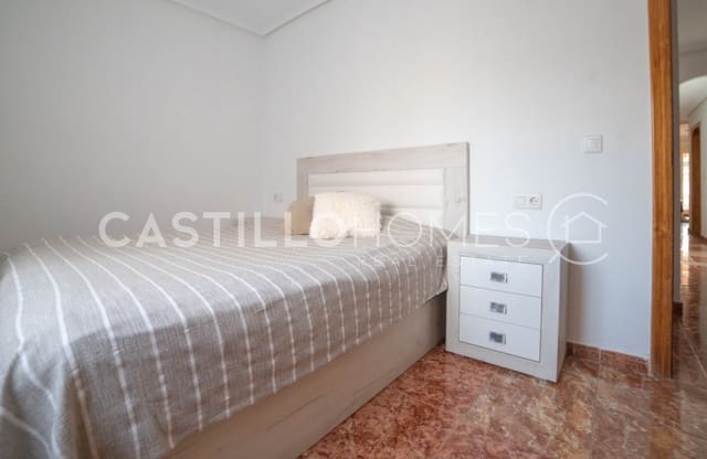 2 bedroom Penthouse for sale in Avenida Habaneras - Curva de Palangre, Torrevieja - € 145,000 (Ref: 9622140)