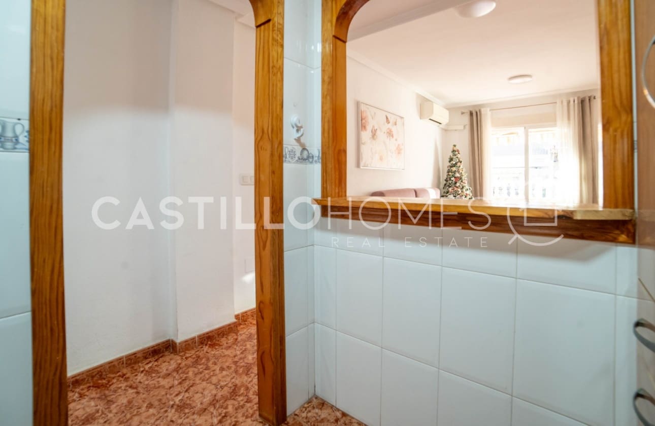 2 slaapkamer Penthouse te koop in Torrevieja - € 145.000 (Ref: 9622140)