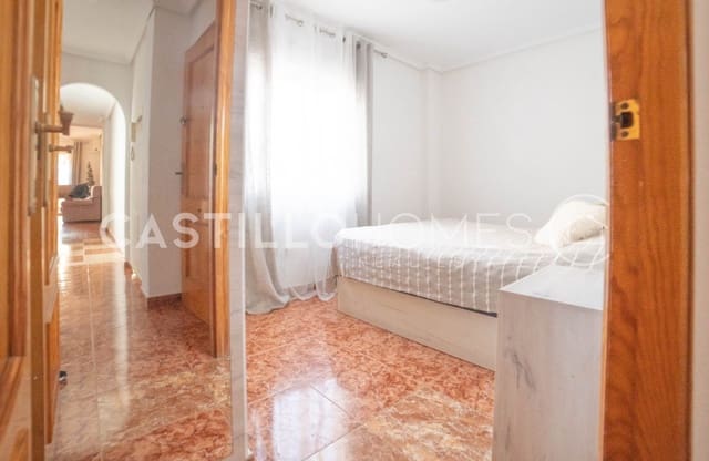 2 bedroom Penthouse for sale in Avenida Habaneras - Curva de Palangre, Torrevieja - € 145,000 (Ref: 9622140)