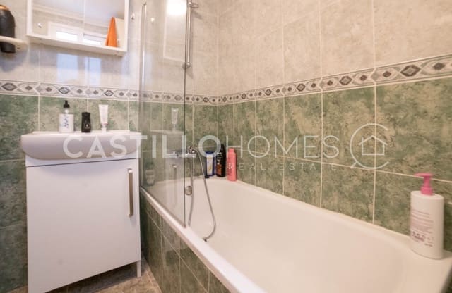 1 makuuhuone Kattohuoneisto myytävänä paikassa Las Piscinas Naturales, Torrevieja - 139 000 € (Ref: 9622141)