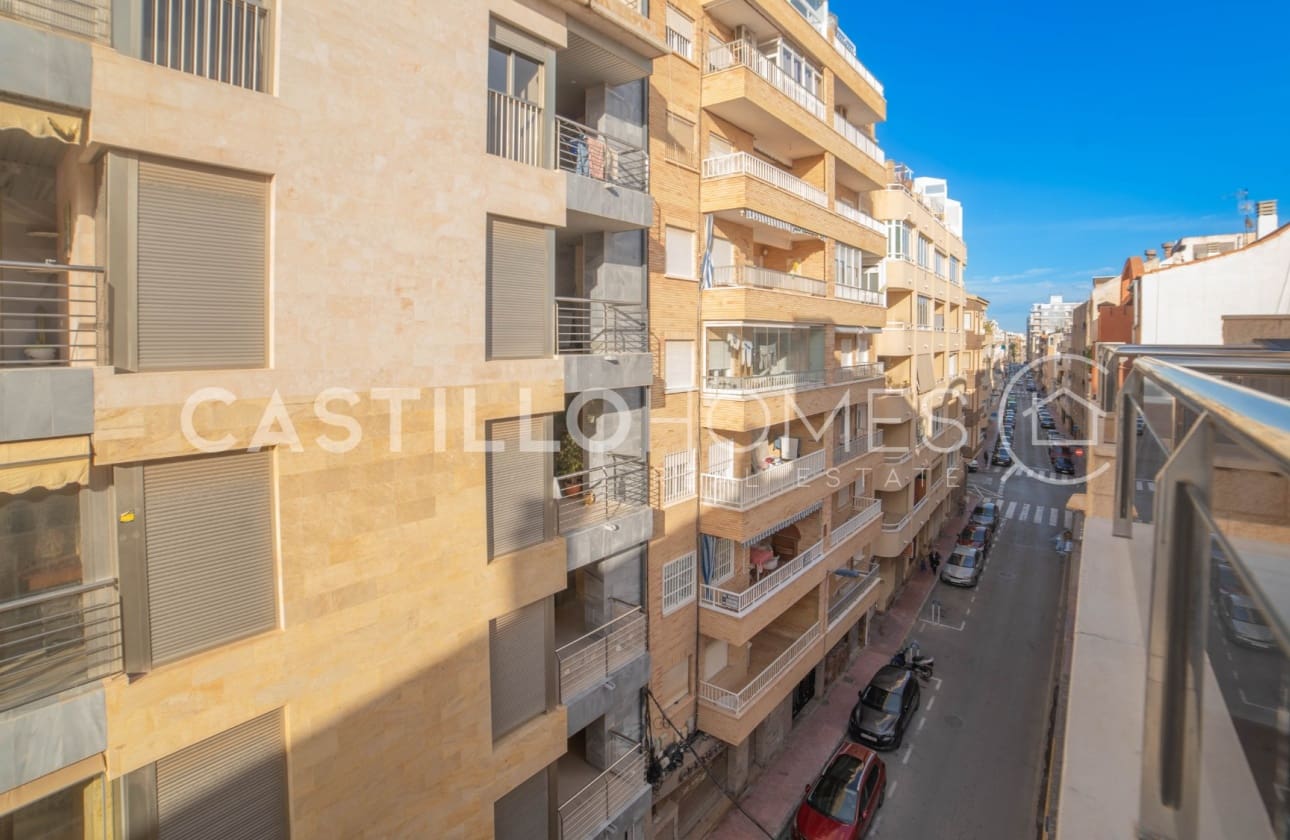 1 makuuhuone Kattohuoneisto myytävänä paikassa Torrevieja - 139 000 € (Ref: 9622141)
