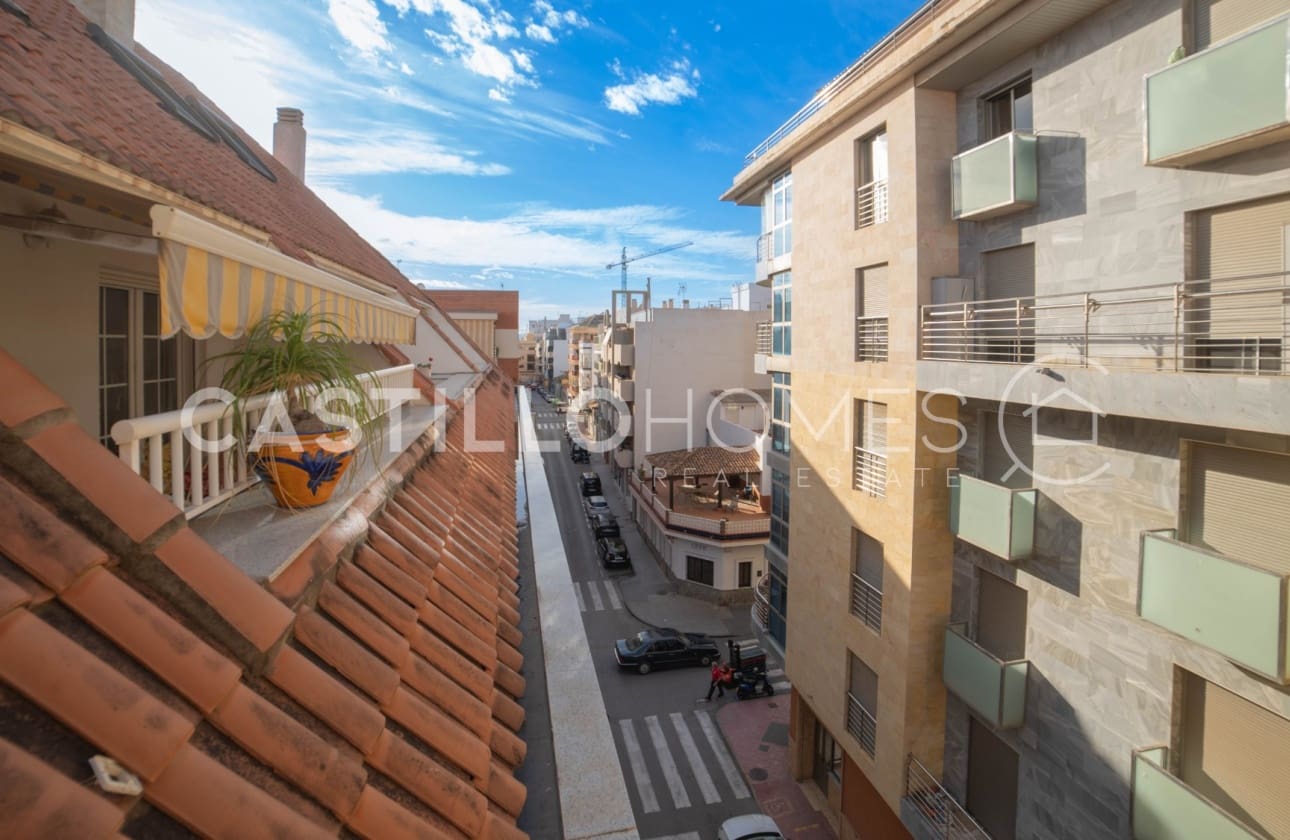 1 makuuhuone Kattohuoneisto myytävänä paikassa Torrevieja - 139 000 € (Ref: 9622141)