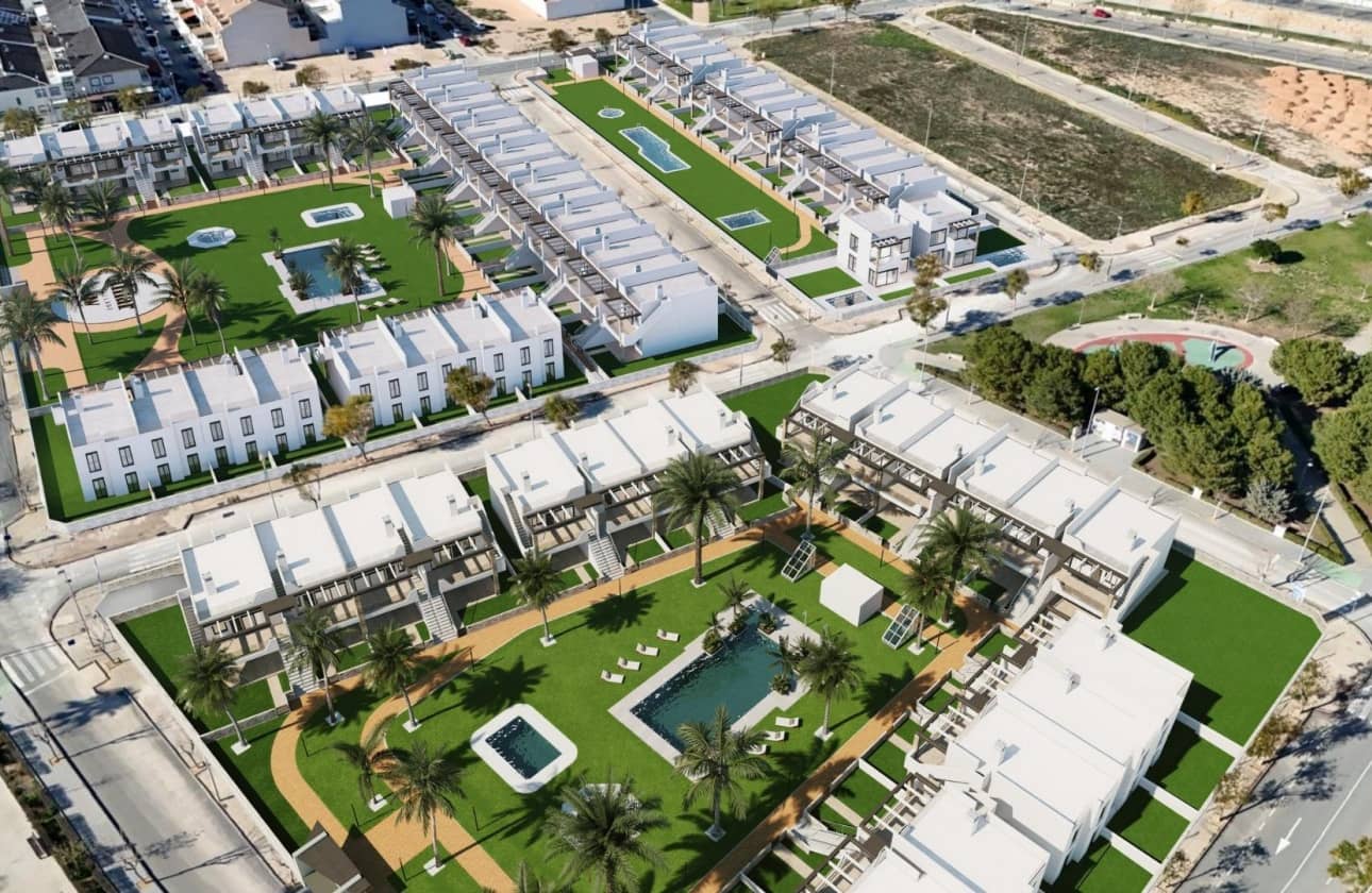 2 soveværelse Bungalow til salg i Pilar de la Horadada med swimmingpool - € 296.000 (Ref: 9622149)