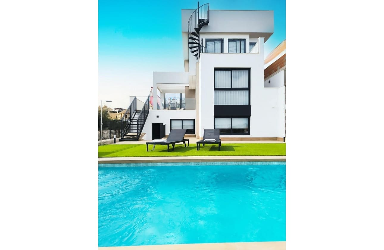 6 bedroom Villa for sale in Algorfa with pool - € 965,000 (Ref: 9622162)