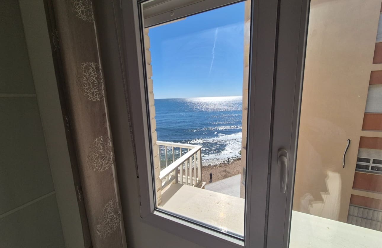 3 soverom Strandleiligheter til salgs i Torrevieja med garasje - € 330 000 (Ref: 9622176)