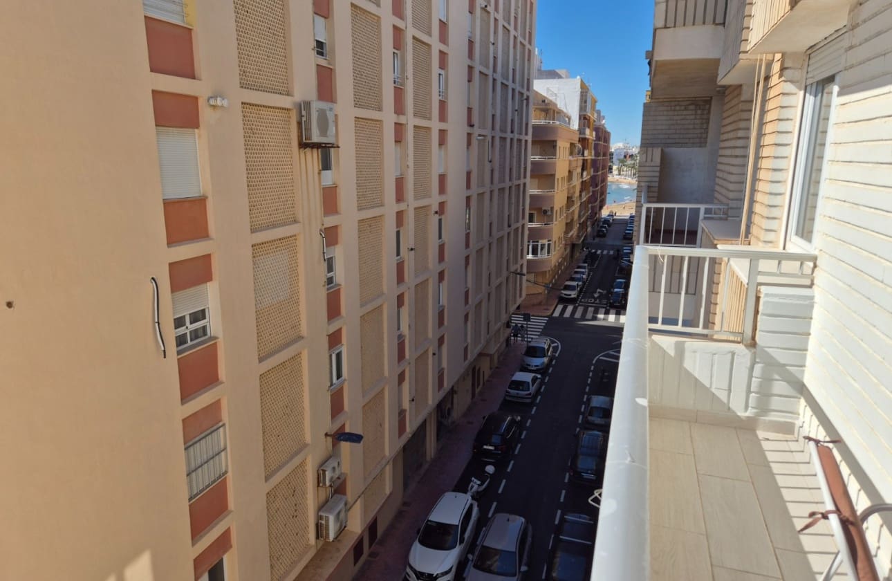 3 soverom Strandleiligheter til salgs i Torrevieja med garasje - € 330 000 (Ref: 9622176)