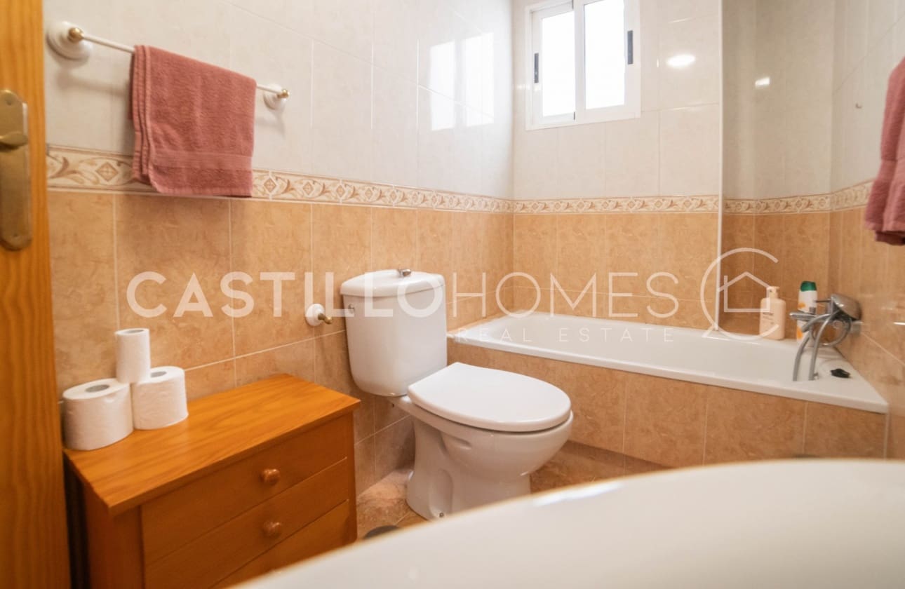 2 bedroom Apartment for sale in Torrevieja with pool - € 139,000 (Ref: 9622178)