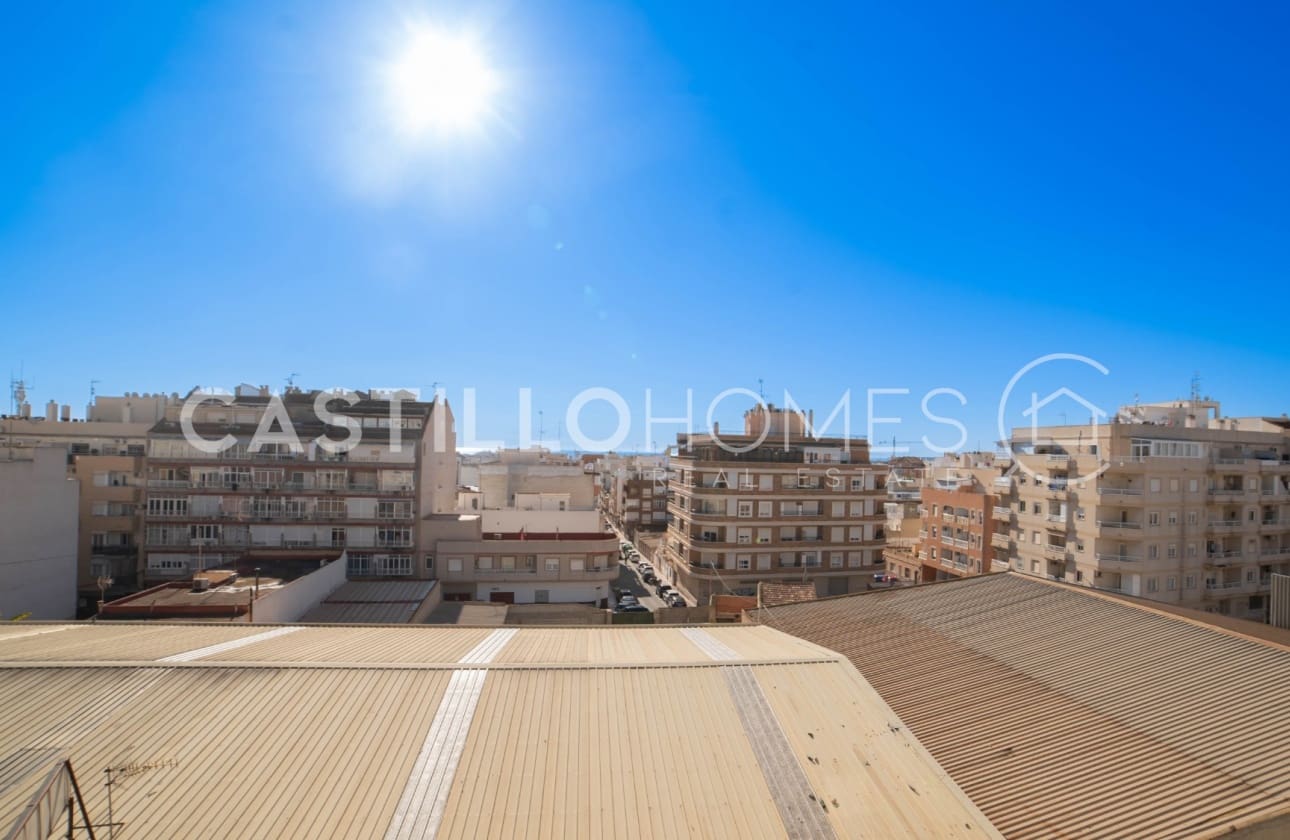 2 bedroom Apartment for sale in Torrevieja with pool - € 139,000 (Ref: 9622178)