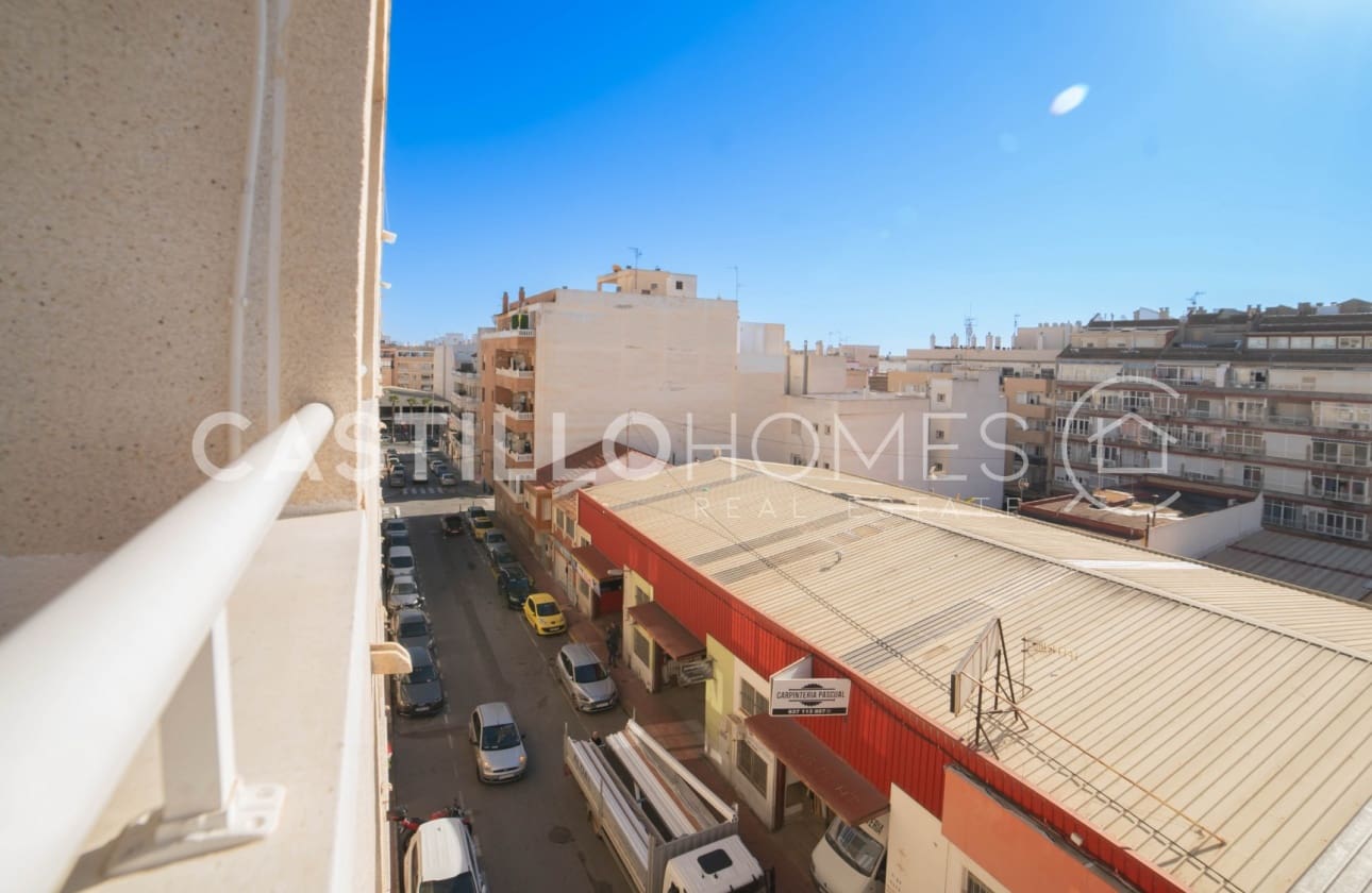 2 bedroom Apartment for sale in Torrevieja with pool - € 139,000 (Ref: 9622178)