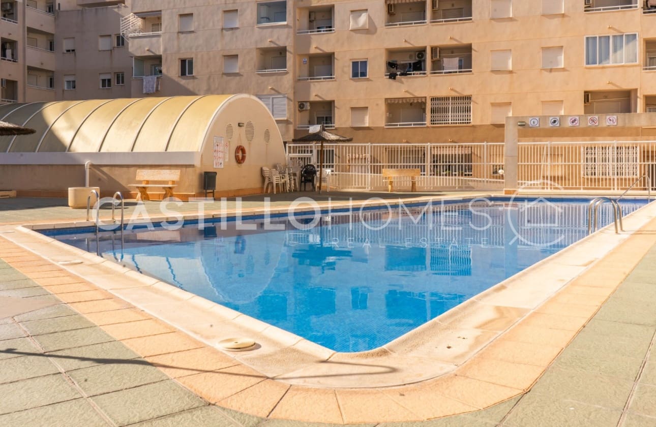 2 bedroom Apartment for sale in Torrevieja with pool - € 139,000 (Ref: 9622178)