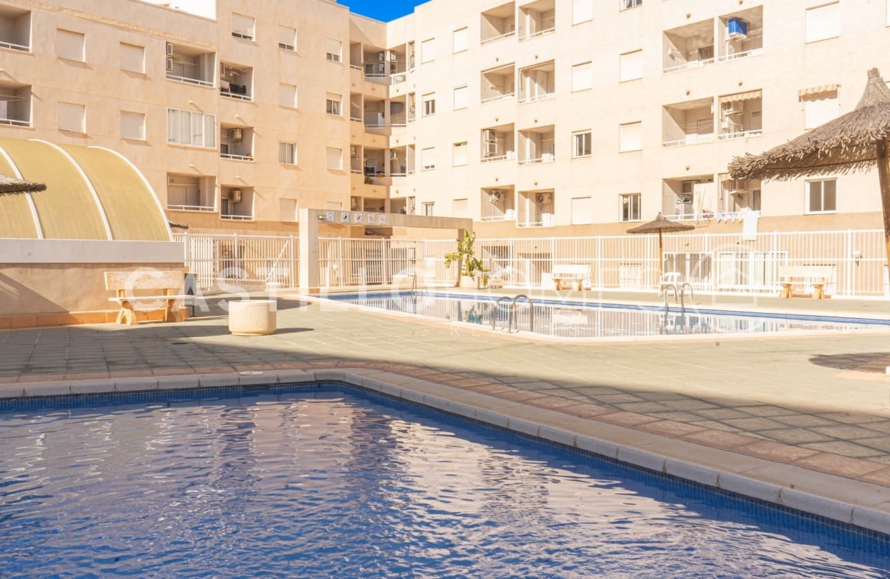 2 bedroom Apartment for sale in Torrevieja with pool - € 139,000 (Ref: 9622178)