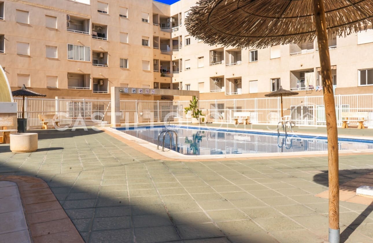 2 bedroom Apartment for sale in Torrevieja with pool - € 139,000 (Ref: 9622178)