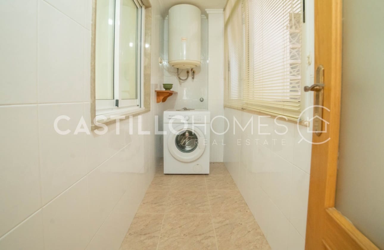 3 bedroom Beach Apartment for sale in Torrevieja - € 179,900 (Ref: 9622181)